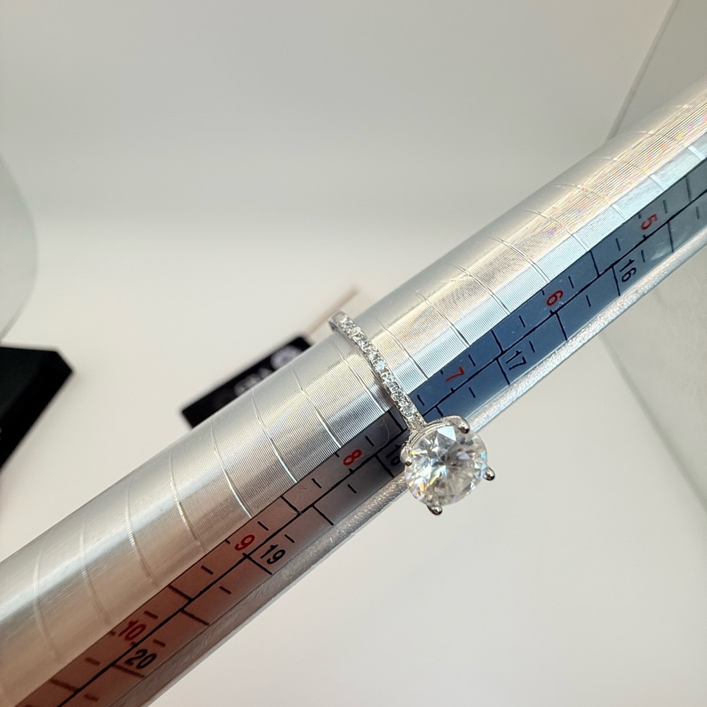 1ct.tw Dainty Moissanite Ring. Size 7.5 .